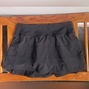 lululemon skirt size 4 NEVER WORN perfect condition!!!